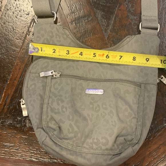 Baggallini Gray Leopard-Print Crossbody - Picture 5 of 6